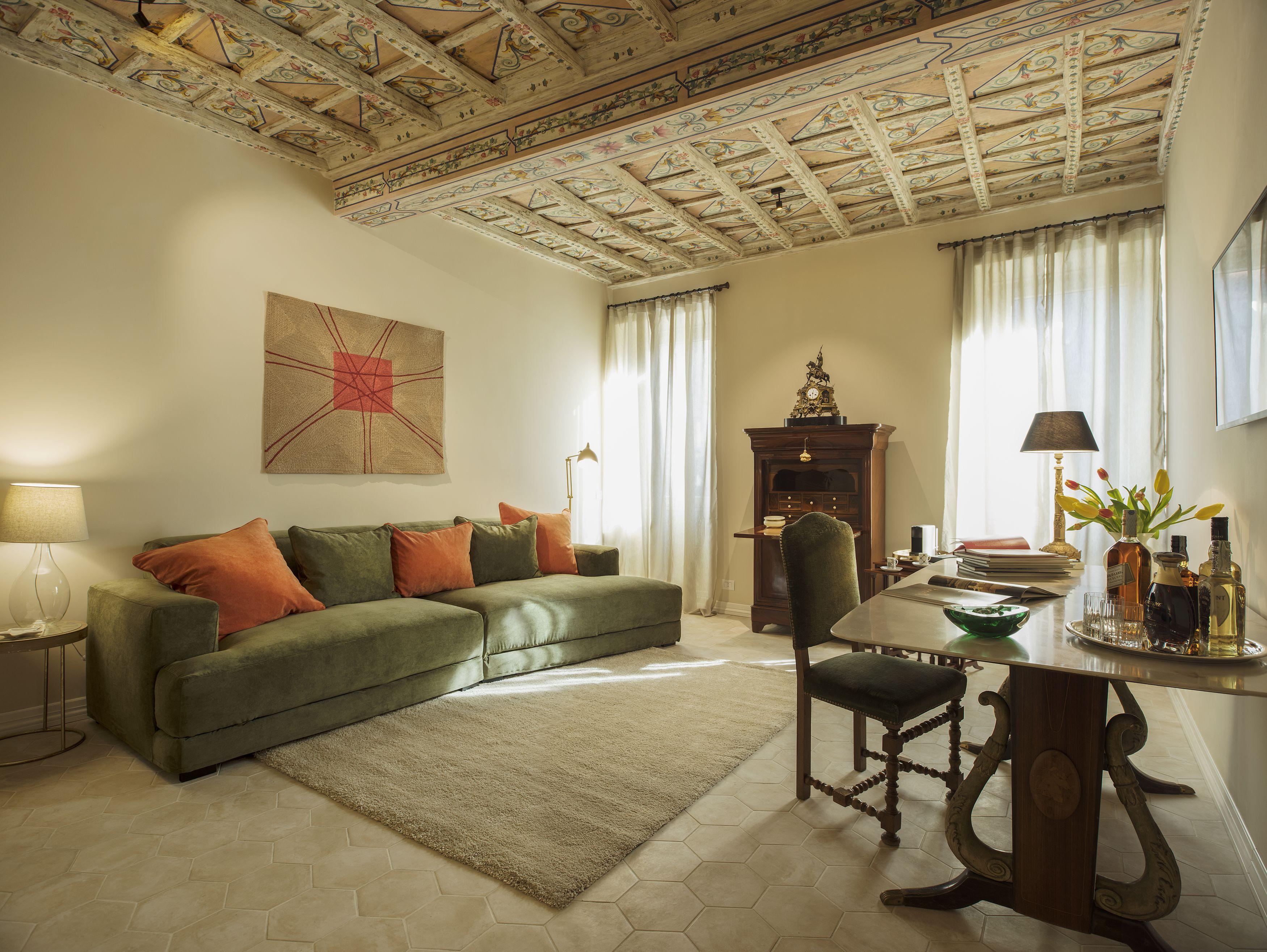 Palazzo Caruso — Photos 1